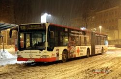 Auf seinen ersten Einsatz im Jahr 2011...wartet am 01.01. kurz nach Mitternacht der auf der Bamberger Nachtlinie 935 eingesetzte STWB-Bus 451.