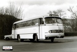 Heute fahren im Stadtverkehr Bad Kissingen moderne Niederflurbusse...Im Frhjahr 1972 sah dies natrlich noch anders aus. Ein Beispiel fr die damals von der
Firma Weltz eingesetzten Fahrzeuge ist der hier am Bahnhof aufgenommene Mercedes-Benz O 321.