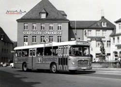 Der Stadtverkehr Bayreuth feiert dieses Jahr sein 75jhriges Jubilum...in den 60iger Jahren gehrten die MAN Metrobusse am Marktplatz zum gewohnten Bild.