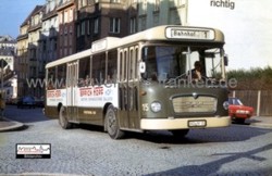 Weit verbreitet in Franken...waren in den 1960er und 1970er Jahren die MAN Metrobusse. Die Stadtwerke Hof setzten den Metrobus sowohl in der 
Variante mit schmaler als auch in der mit doppeltbreiter Vordertr ein. Ein Vertreter der Variante mit vorderer Doppeltr war Wagen 15 der hier
auf seinem Weg zum Bahnhof in der Sophienstrae fotografiert wurde.