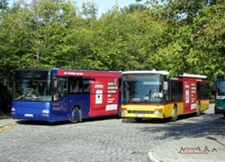 Zwischenzeitlich in ganz Franken ein gewohnter Anblick...sind die Busse die mit dem markanten Feuermelder fr den Feuerwehrnachwuchs werben. Am 06.09.2012 konnten
am Erlanger Busbahnhof gleich zwei dieser Busse aufgenommen werden. 