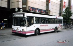 Rangau-Reisen erregte frher Aufsehen mit dem Einsatz Jugoslawischer TAM Busse. So setzte man z.B. den Stadtbus TAM 232 A 116 ein. Im Sommer 1994 wartete der F-A 5180 an der
damaligen Abfahrtsstelle in der Frther Gustav-Schickedanz-Strae.