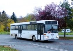 Herbstlich ging es zu am Morgen des 24.10.2013...als der Bus BA-QT 777 des Unternehmen Hennemann die Schler zur Kilian Volksschule in Schelitz gebracht hat. Bei dem MB O 405 handelt es sich um den ehemaligen Wagen 94 der SC Coburg.