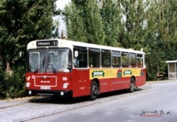 Mit dem Fahrplanwechsel im Dezember endet nach knapp 90 Jahren der Betrieb der Linien 63 und 64 durch die VAG Nrnberg.Im September 1993 war die VAG-Busse noch allgegenwrtig. So auch der Wagen 939 der hier an der Endhaltestelle Fabergut steht.