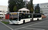 Bus 366 auf Linie 201 in der Uferstadt