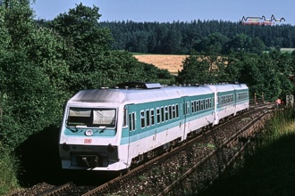 Durchs Pegnitztal...fhrt dieses 610-Doppel im klassischen Regionalbahngrn in Richtung Nrnberg. Gleich wird Neuhaus an der Pegnitz erreicht.