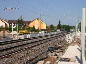 Neue Bahnsteige...in Fertigbauweise werden derzeit in Feucht gebaut. Im Dezember 2010 soll der neue Haltepunkt Feucht Ost mit Inbetriebnahme der S3 nach Neumarkt (Oberpf) ans Netz gehen.