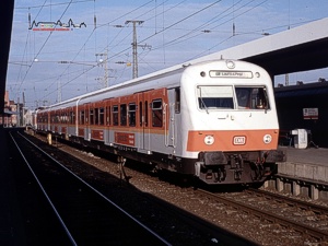 Fabrikneu...kamen im Jahre 1989 die vier Steuerwagen 80-33 169 bis 172 der zweiten Bauserie nach Nrnberg, hier im Bild der erstgenannte. Spter wurden sie gegen Wagen der dritten Serie getauscht.
