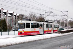 Um den Jahreswechsel 2014/2015...war es in Wrzburg wei. Daher konnte Vormittag des 30.12.2014 der TW 208 beim Durchqueren
des schneebedeckten Heuchelhofs aufgenommen werden.