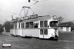 Noch fast neu...war im April 1968 der GTW-D6 236 der WSB Wrzburg. Er hat gerade die Schleife am Hauptbahnhof erreicht und wird
wenige Augenblicke spter diese als Linie 2 in Richtung Zellerau wieder verlassen.