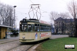 Nahe zu komplett verndert...hat sich durch den U-Bahnbau der Leipziger Platz am Nordostbahnhof. Als der als Sonderwagen
eingesetzte TW 206 im April 1987 in der dortigen Wendeschleife auf die nchste Fahrt wartete, war von der U-Bahn noch nichts zu sehen.