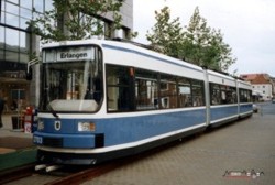 Vor 28 Jahren...konnte man am Neuen Markt in Erlangen bereits eine Straenbahn fotografieren. Als Werbung fr die
StUB war dort im Juli 1991 fr ein Wochenende der farbikneue Mnchener GT6N 2703 ausgestellt.