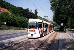 Viele Jahre lang...warb der WSB-Triebwagen 201 fr den Elektrofachhndler 'Wels'. Im Sommer 1992 erreicht er auf seinem Weg
zum Heucehlhof gerade die Haltestelle Judenbhlweg.