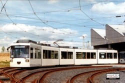 Die aktuell neuesten Straenbahnen in Wrzburg...sind die 1996 gelieferten Wagen des Typs GT-N. Kurz nach seiner Anlieferung prsentiert sich hier
der TW 255 im Vorfeld des Betriebshofs Heuchelhof.